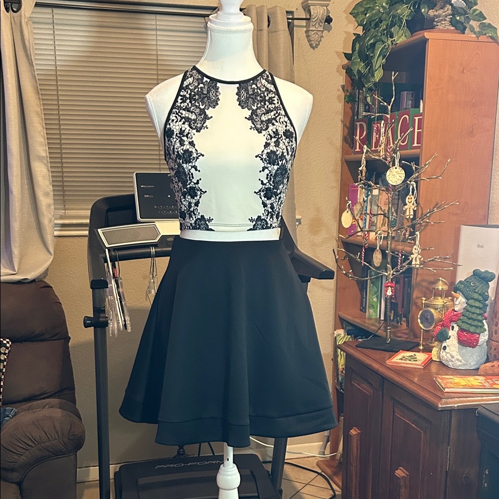 B Darlin Black and White Two-Piece Set. size 3/4